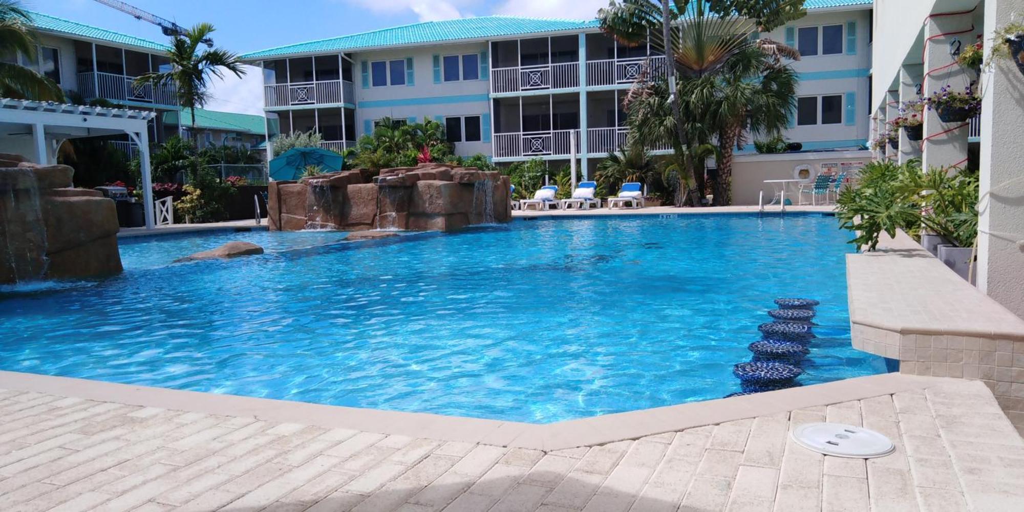 Seven Mile Beach Resort Джорджтаун Экстерьер фото