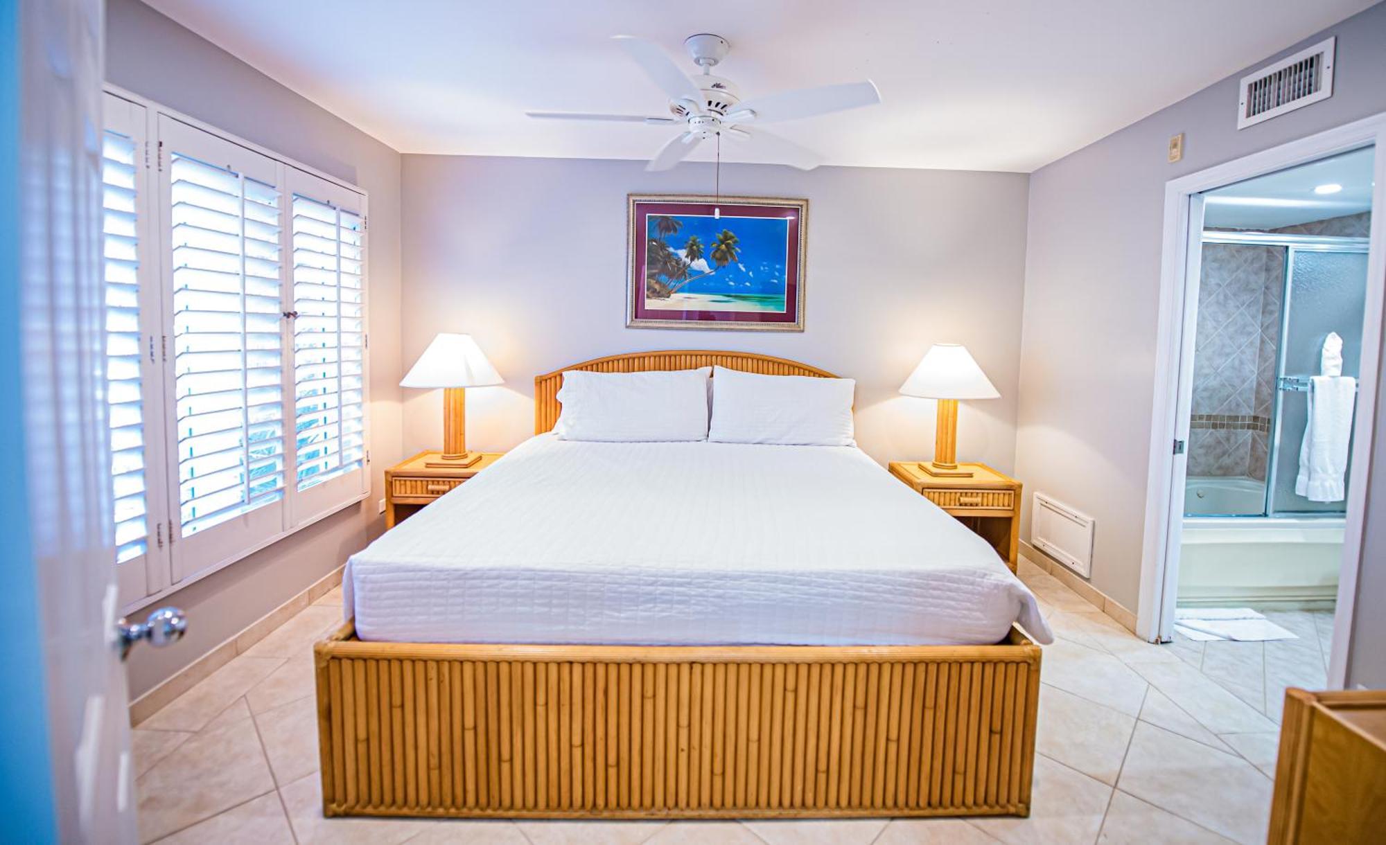Seven Mile Beach Resort Джорджтаун Экстерьер фото