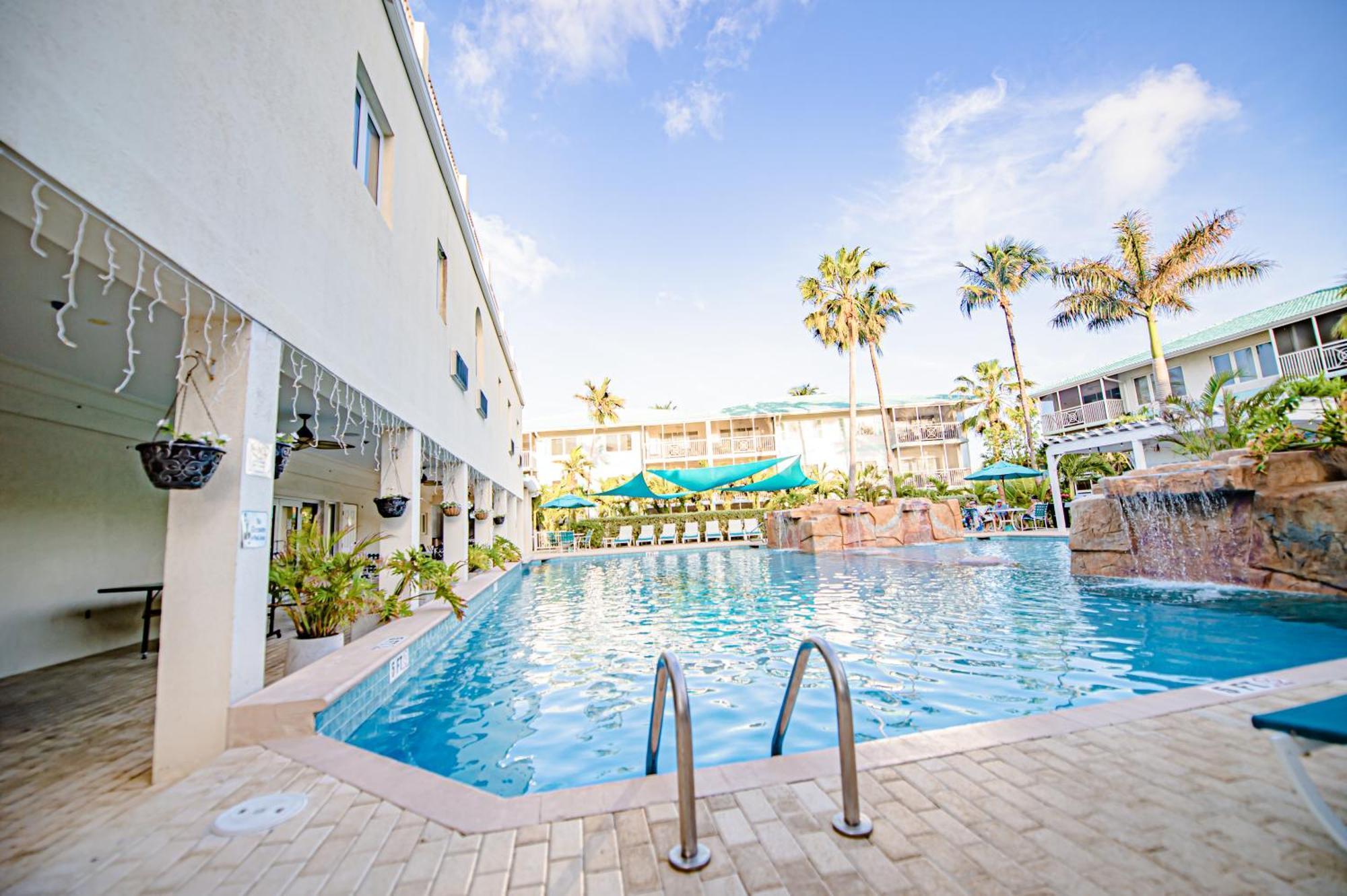 Seven Mile Beach Resort Джорджтаун Экстерьер фото