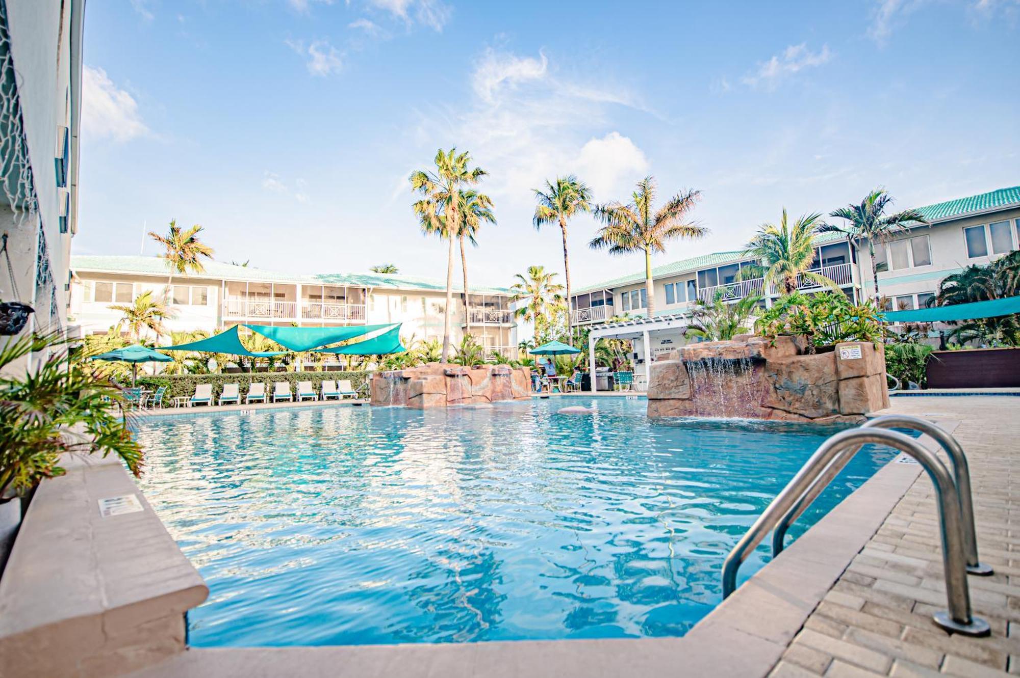 Seven Mile Beach Resort Джорджтаун Экстерьер фото