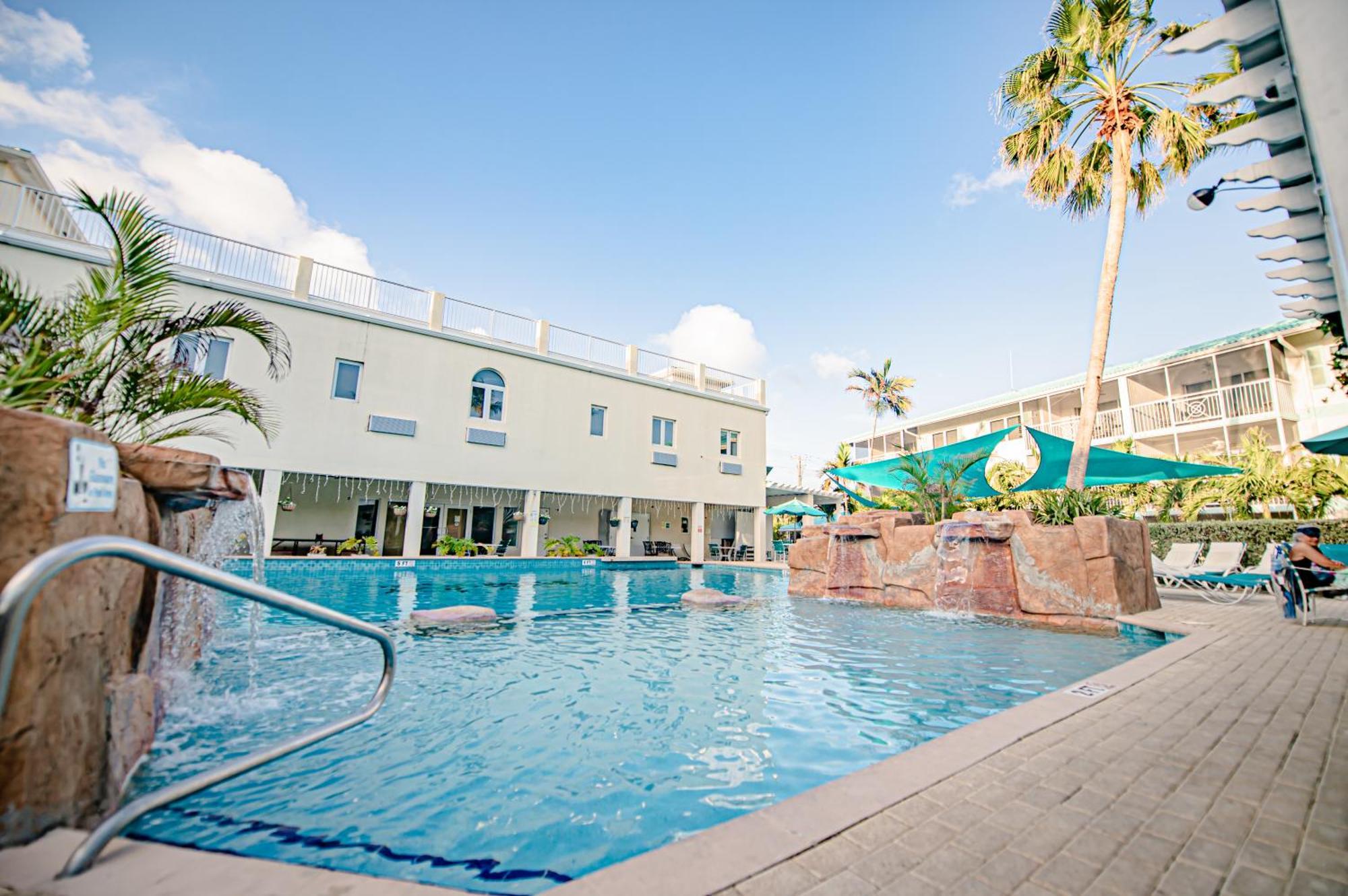 Seven Mile Beach Resort Джорджтаун Экстерьер фото