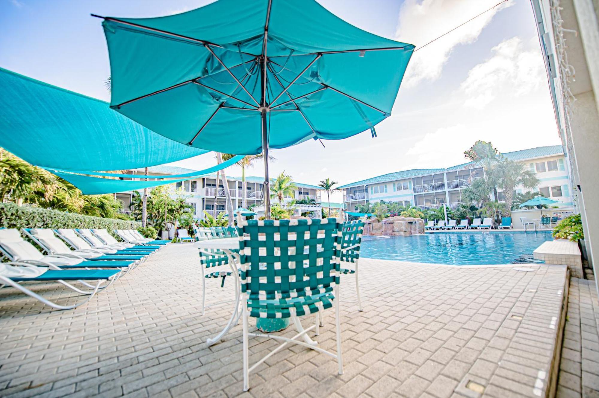 Seven Mile Beach Resort Джорджтаун Экстерьер фото