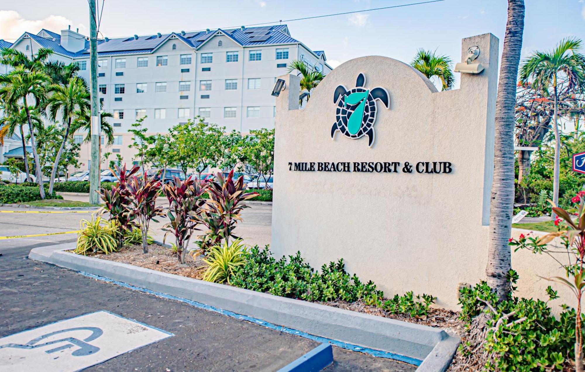 Seven Mile Beach Resort Джорджтаун Экстерьер фото