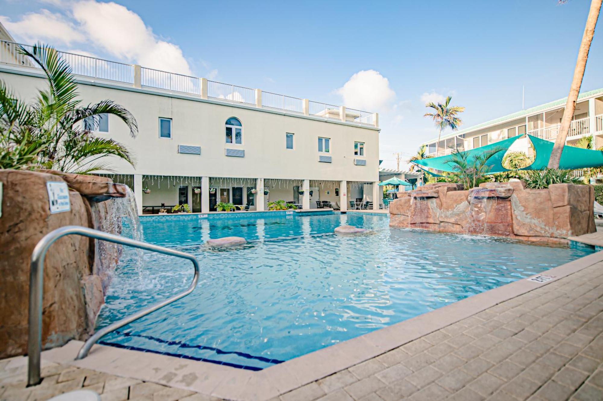 Seven Mile Beach Resort Джорджтаун Экстерьер фото