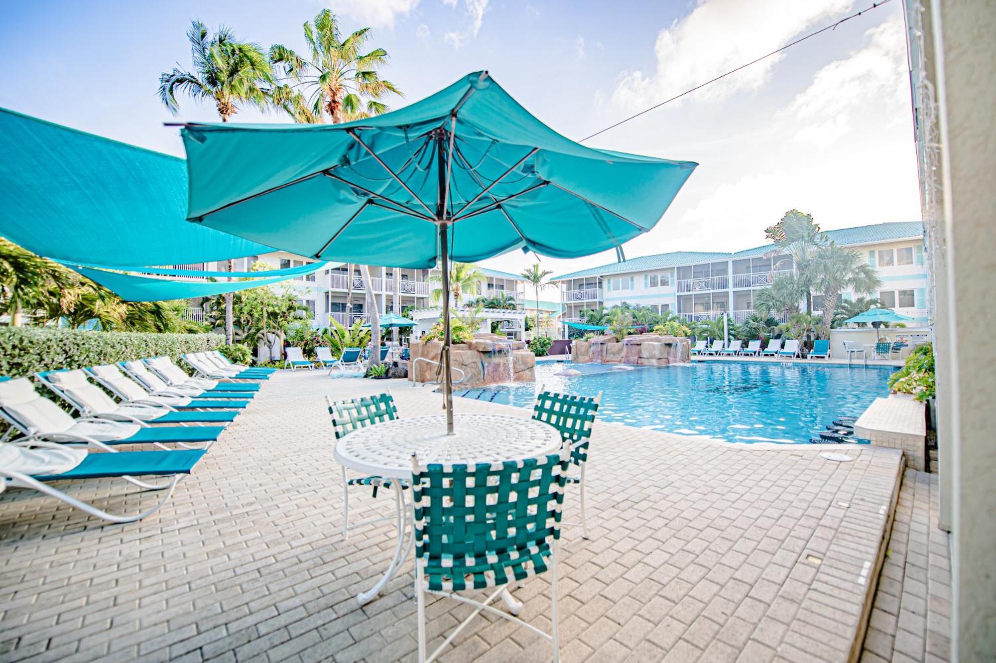 Seven Mile Beach Resort Джорджтаун Экстерьер фото