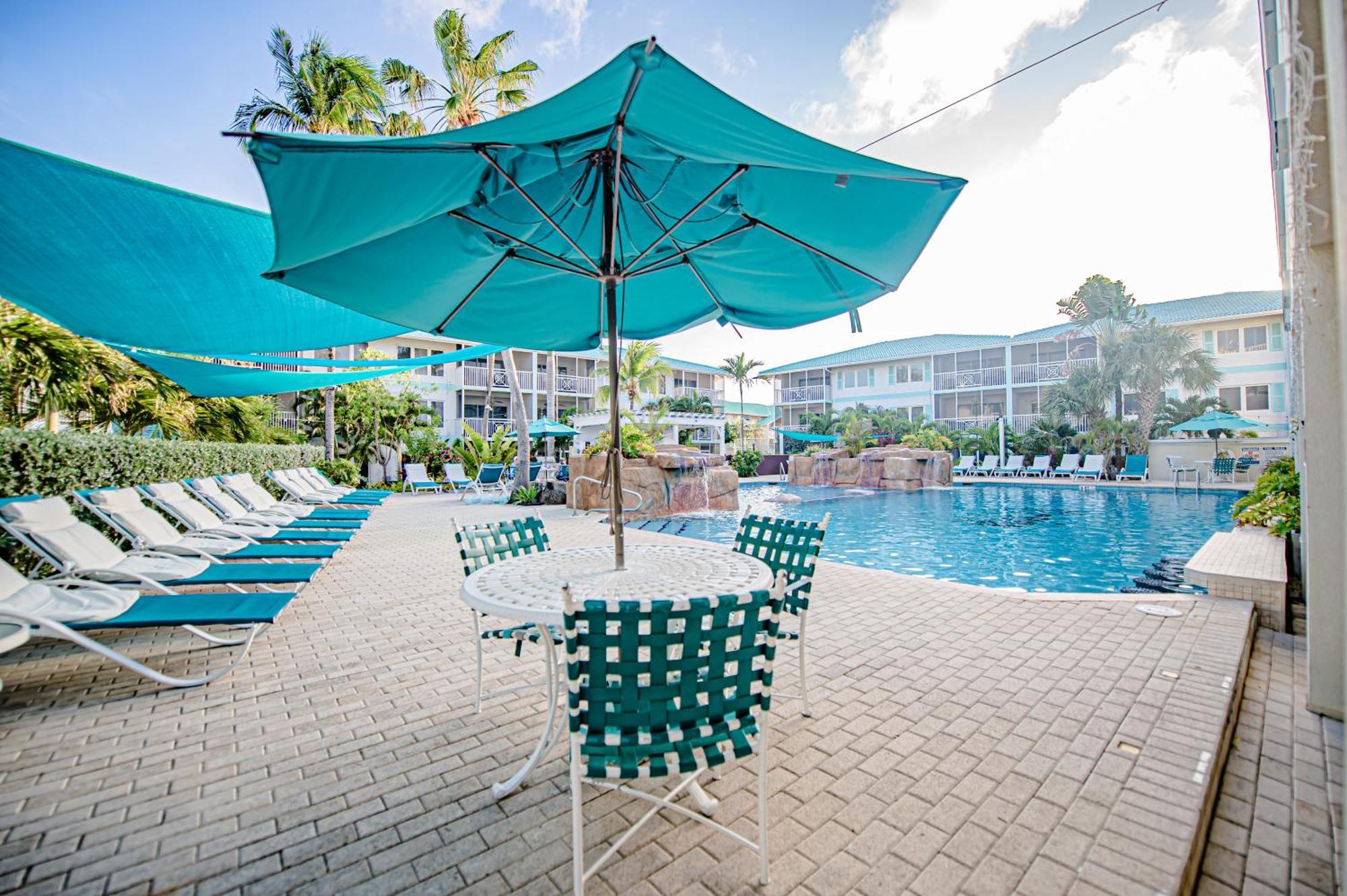 Seven Mile Beach Resort Джорджтаун Экстерьер фото