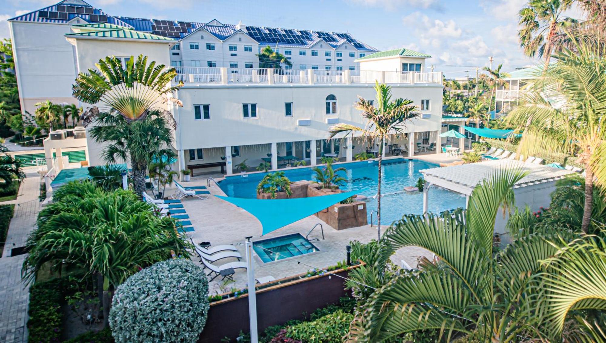 Seven Mile Beach Resort Джорджтаун Экстерьер фото