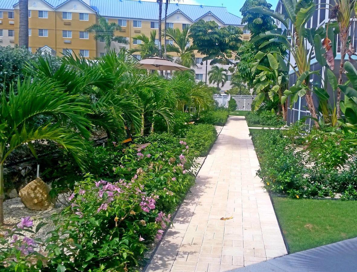 Seven Mile Beach Resort Джорджтаун Экстерьер фото