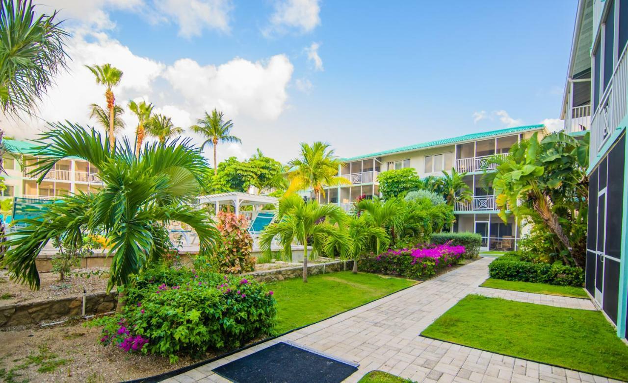 Seven Mile Beach Resort Джорджтаун Экстерьер фото